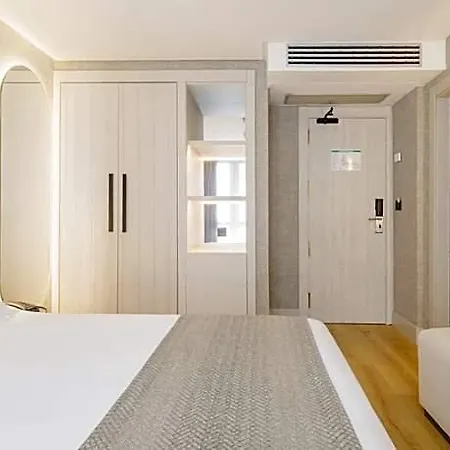 Ilunion Hotel