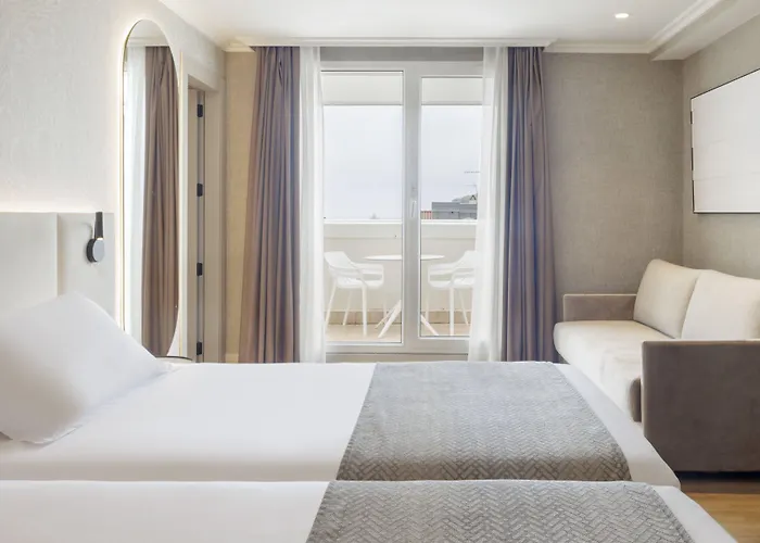 Отель Ilunion 4*